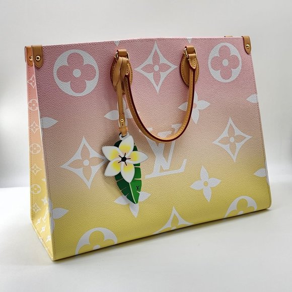Louis Vuitton Monogram Giant By The Pool Onthego GM Tote In Like New Condition - Picture 2 of 10
